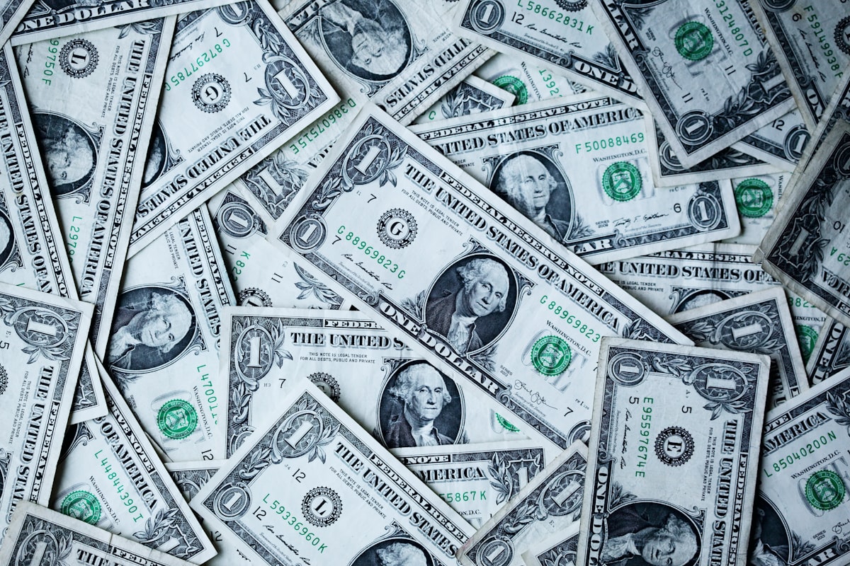 Trading the Economic Calendar: What to Do Before High-Impact News
